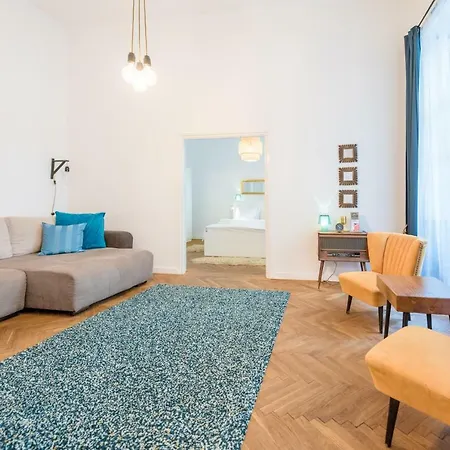 Oasis - Liberty Square Apartman *